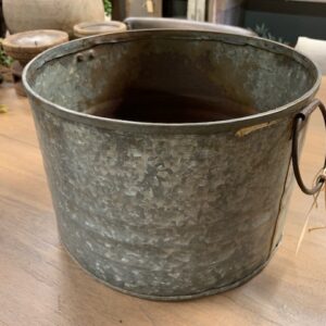 Oude zinken pot