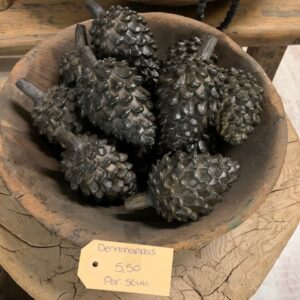 Alternative view of Polystone Dennenappels