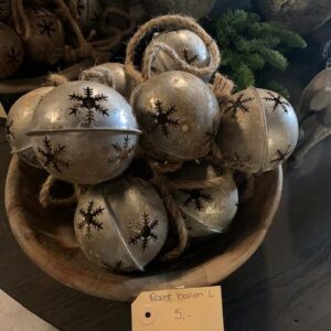 Roest Rinkelbal met Touw L Ø 10cm