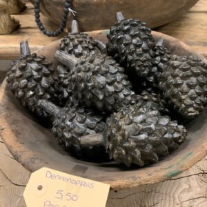 Polystone Dennenappels