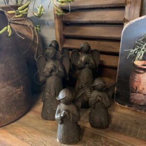 Polystone Engel Knielend Klein Bruin