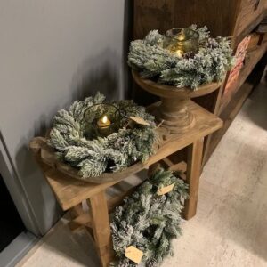 Alternative view of Frosty Krans met Dennenappels 40cm