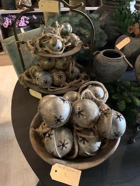 Roest Rinkelbal met Touw S Ø 6cm - Afbeelding 2